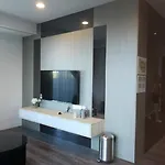Spacious 2 Bedrooms 10 Mins To Bukit Bintang